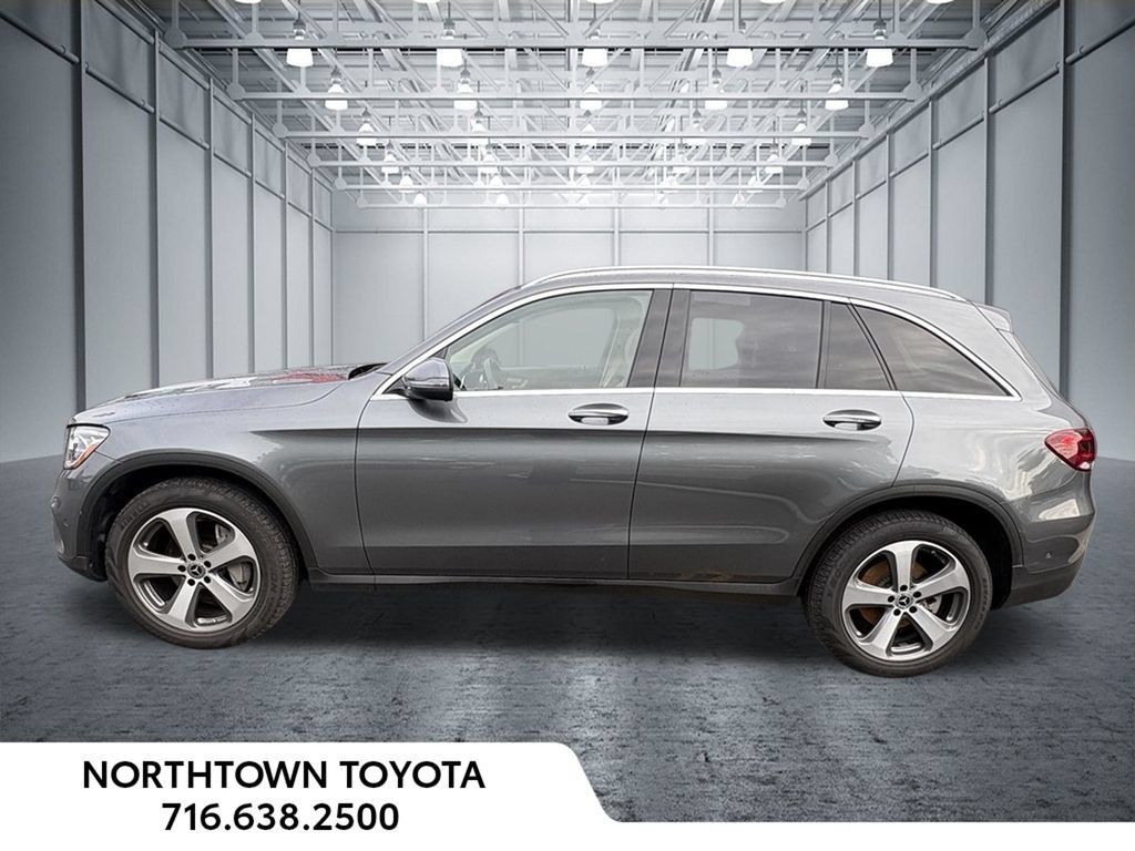 Used 2021 Mercedes-Benz GLC 300 4MATIC image 2