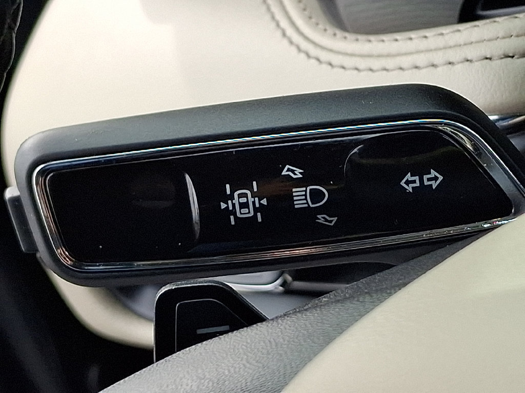 Used 2025 Lincoln Corsair FWD image 27