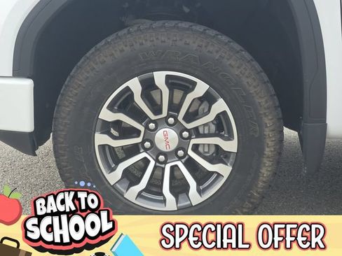 Used 2021 GMC Sierra 1500 AT4 w/ AT4 Value Package AWD/4WD image 13