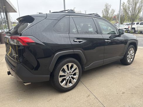 Used 2021 Toyota RAV4 Limited image 10