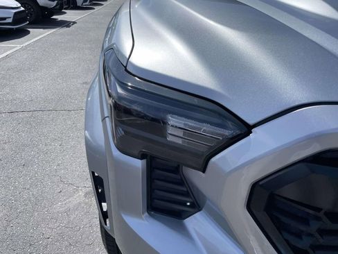 Used 2025 Toyota Tacoma TRD Sport image 16