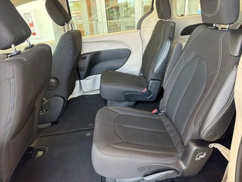 Used 2023 Chrysler Voyager LX FWD image 16