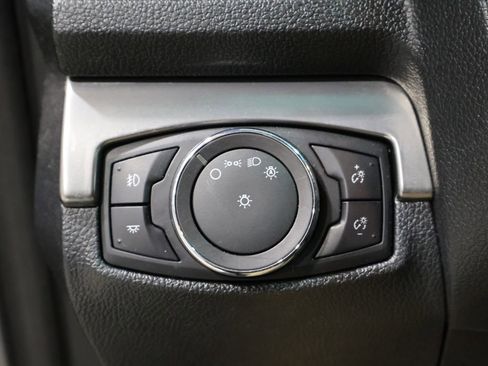 Used 2018 Ford Explorer XLT image 33