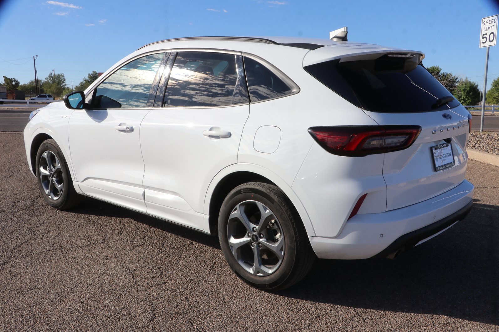 Used 2023 Ford Escape ST-Line w/ Tech Pack #1 FWD image 5