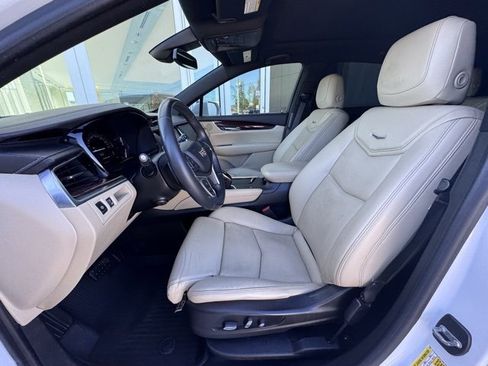 Used 2017 Cadillac XT5 Luxury w/ Driver Awareness Package image 10