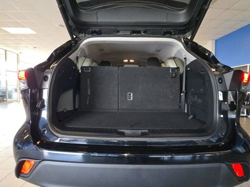 Used 2023 Toyota Highlander XLE image 24