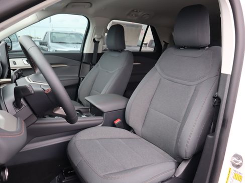 New 2025 Ford Explorer Active image 31