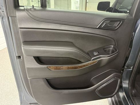 Used 2020 Chevrolet Suburban LT AWD/4WD image 36