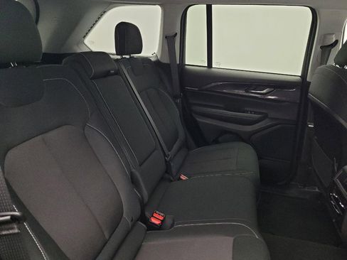 Used 2023 Jeep Grand Cherokee Laredo image 19