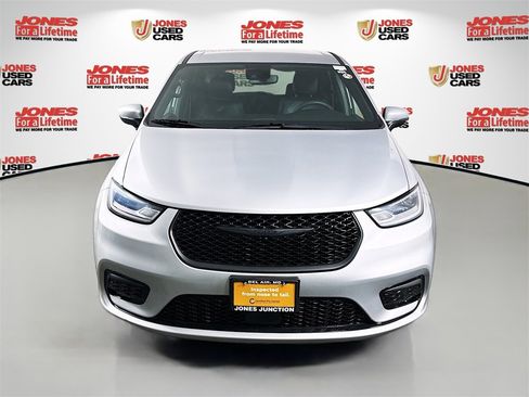 Used 2023 Chrysler Pacifica Touring-L w/ S Appearance Package image 12