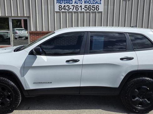 Used 2014 Jeep Cherokee Sport w/ Safety Group AWD/4WD image 3