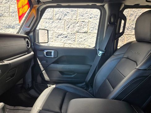 Used 2023 Jeep Wrangler Unlimited Sahara w/ Cold Weather Group AWD/4WD image 34