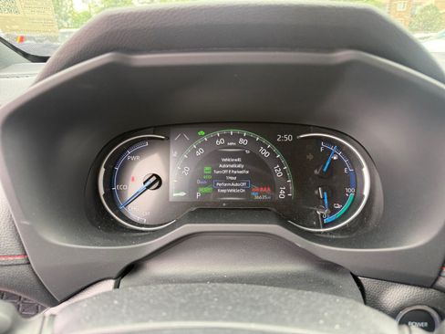 Used 2023 Toyota RAV4 SE w/ Weather & Moonroof Package AWD/4WD image 10