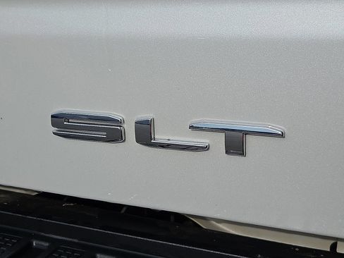 Used 2022 GMC Sierra 1500 SLT w/ SLT Convenience Package AWD/4WD image 9
