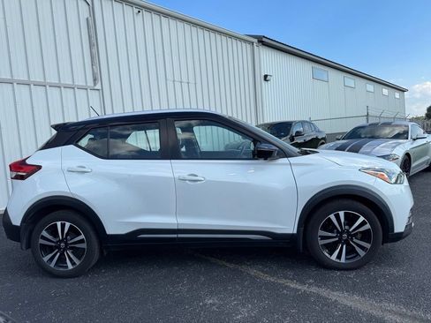 Used 2019 Nissan Kicks SR w/ SR Premium Package FWD image 8