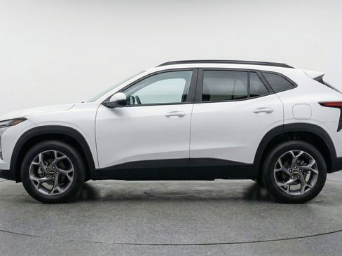 Used 2025 Chevrolet Trax LT image 5