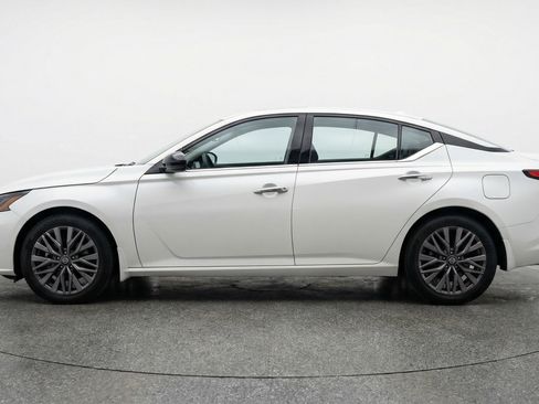 Used 2025 Nissan Altima 2.5 SV image 5