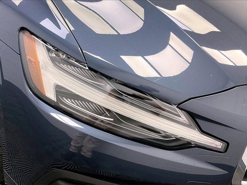 Used 2019 Volvo S60 T6 Momentum w/ Premium Package image 26