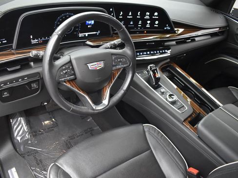 Used 2022 Cadillac Escalade Premium Luxury AWD/4WD image 12