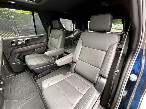 Used 2025 Chevrolet Tahoe Z71 w/ Comfort Package AWD/4WD image 15