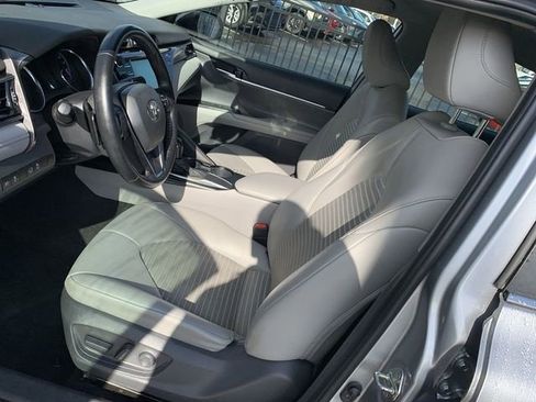 Certified 2020 Toyota Camry SE image 18