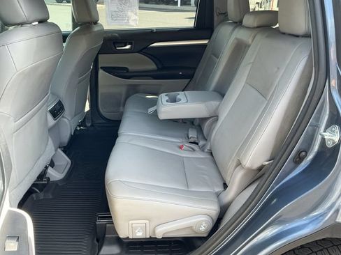 Used 2018 Toyota Highlander XLE AWD/4WD image 22