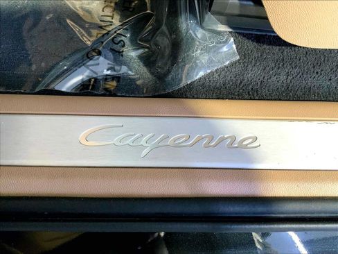 Certified 2023 Porsche Cayenne AWD/4WD image 19