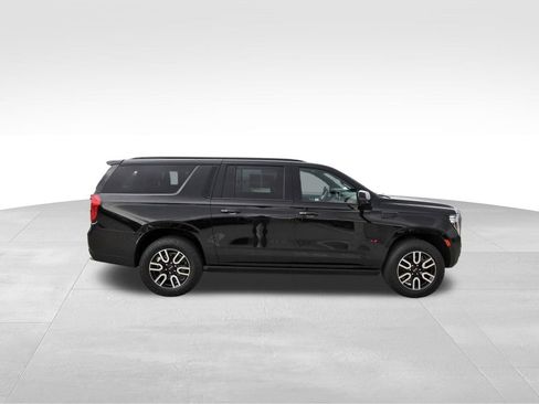 Used 2024 GMC Yukon XL AT4 w/ AT4 Premium Package AWD/4WD image 5