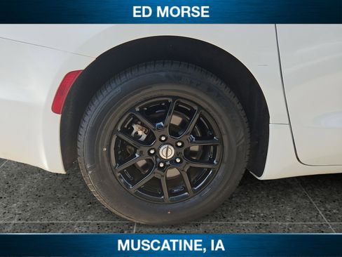 Used 2022 Chrysler Pacifica Touring-L FWD image 11