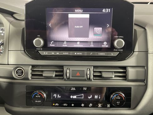 Used 2024 Nissan Pathfinder S image 23