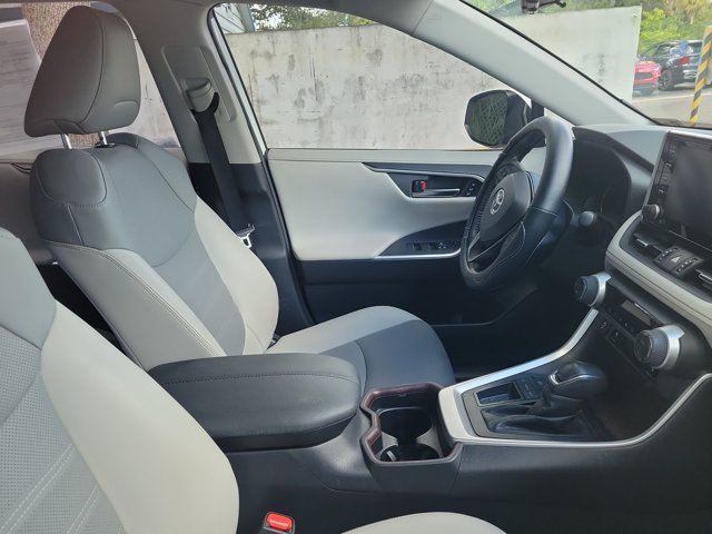 Used 2019 Toyota RAV4 Limited w/ Cold Weather Package FWD image 3