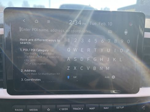 Used 2023 Hyundai Venue Limited image 16