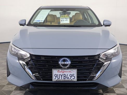 Used 2025 Nissan Sentra SV w/ SV Premium Package image 2