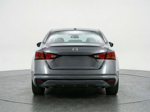 Used 2025 Nissan Altima 2.5 SV image 7