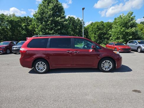 Used 2015 Toyota Sienna XLE FWD image 8