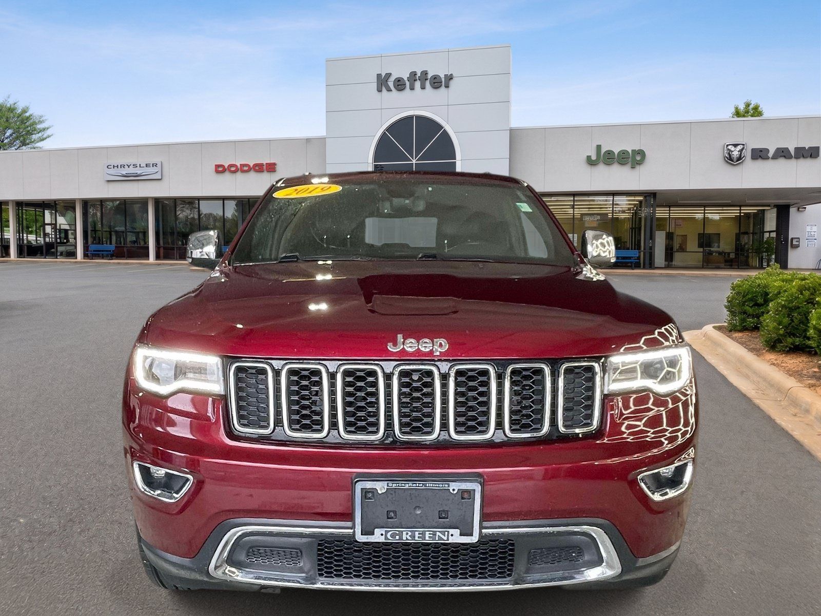 Used 2019 Jeep Grand Cherokee Limited w/ Luxury Group II AWD/4WD image 2