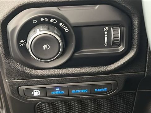Used 2024 Jeep Wrangler Unlimited w/ Convenience Group AWD/4WD image 19