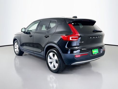 Used 2022 Volvo XC40 T4 Momentum FWD image 7