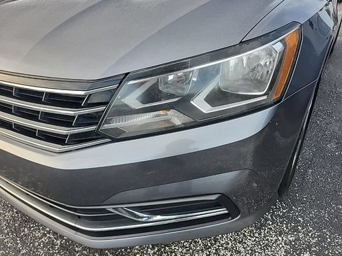 Used 2018 Volkswagen Passat 2.0T SE FWD image 10