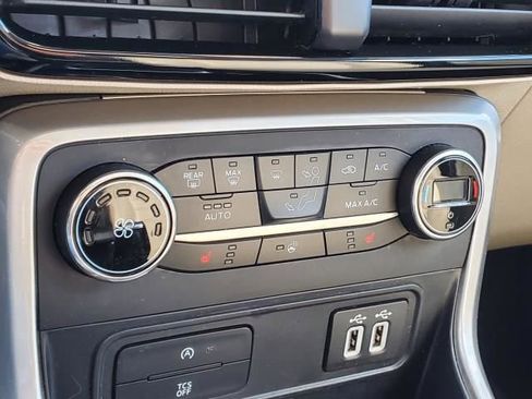 Used 2021 Ford EcoSport Titanium image 30