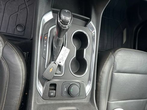 Used 2020 Chevrolet Traverse LT w/ LT Premium Package FWD image 19
