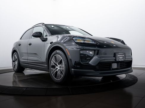 Certified 2025 Porsche Macan 4 Electric image 9