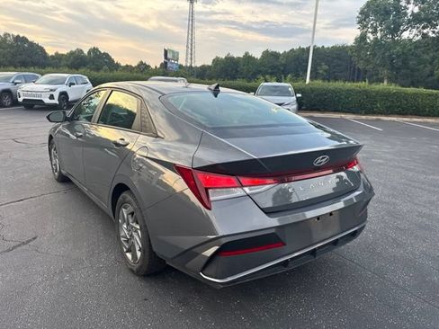 Used 2024 Hyundai Elantra SEL FWD image 7