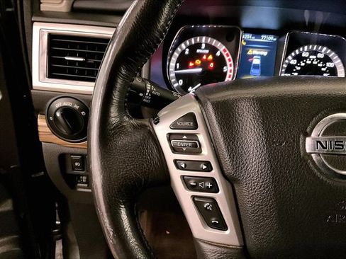 Used 2018 Nissan Titan SL w/ Chrome Package AWD/4WD image 17