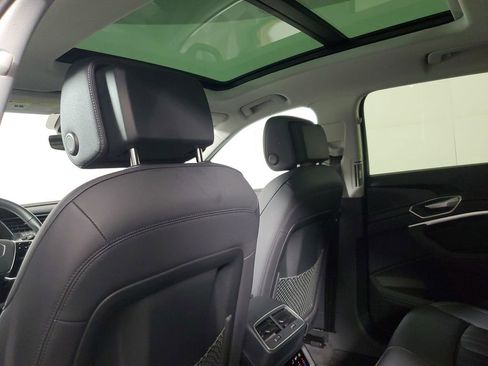Used 2022 Audi e-tron Premium image 14
