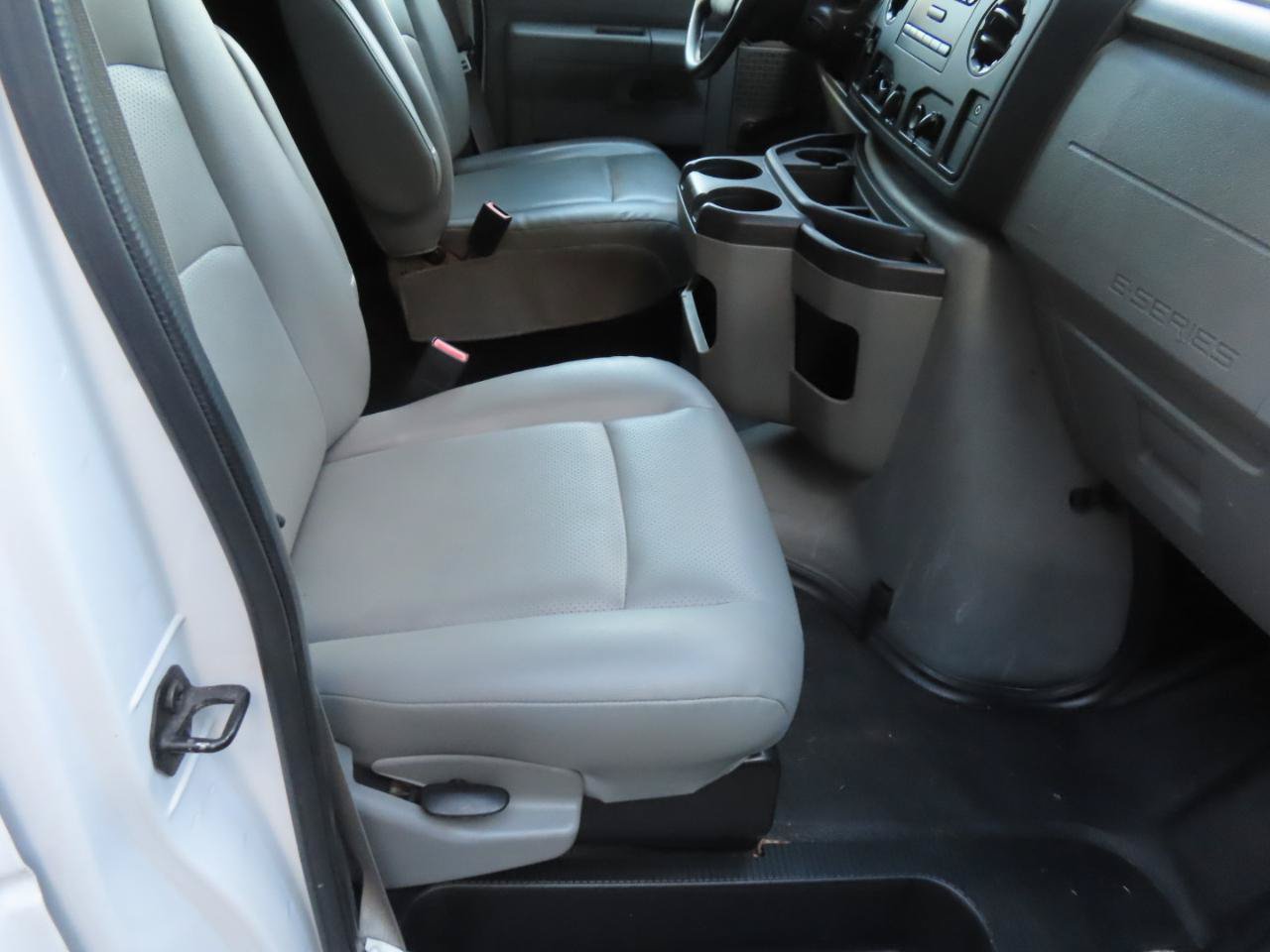 Used 2014 Ford E-150 and Econoline 150 RWD image 15