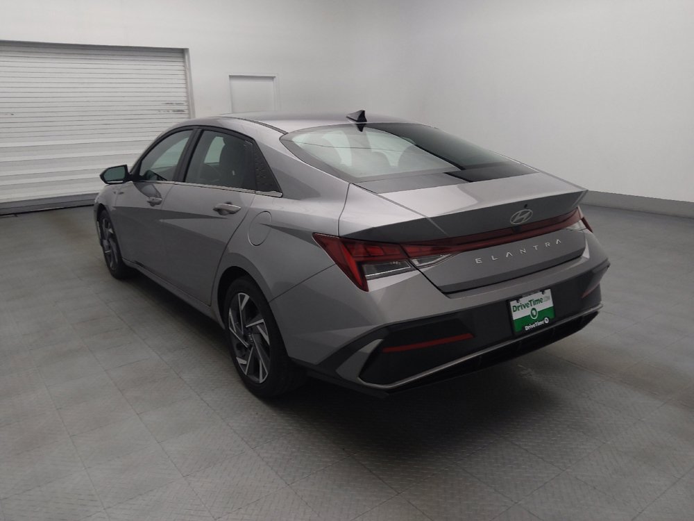 Used 2025 Hyundai Elantra SEL FWD image 5