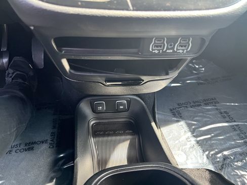 Used 2021 Chrysler Pacifica Touring-L w/ S Appearance Package FWD image 12
