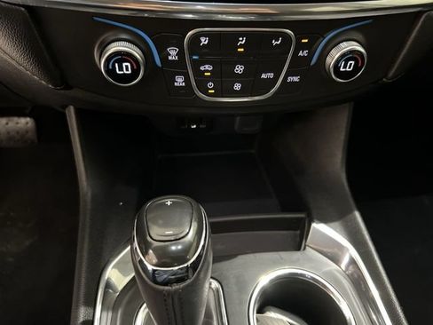 Used 2018 Chevrolet Traverse LT FWD image 16