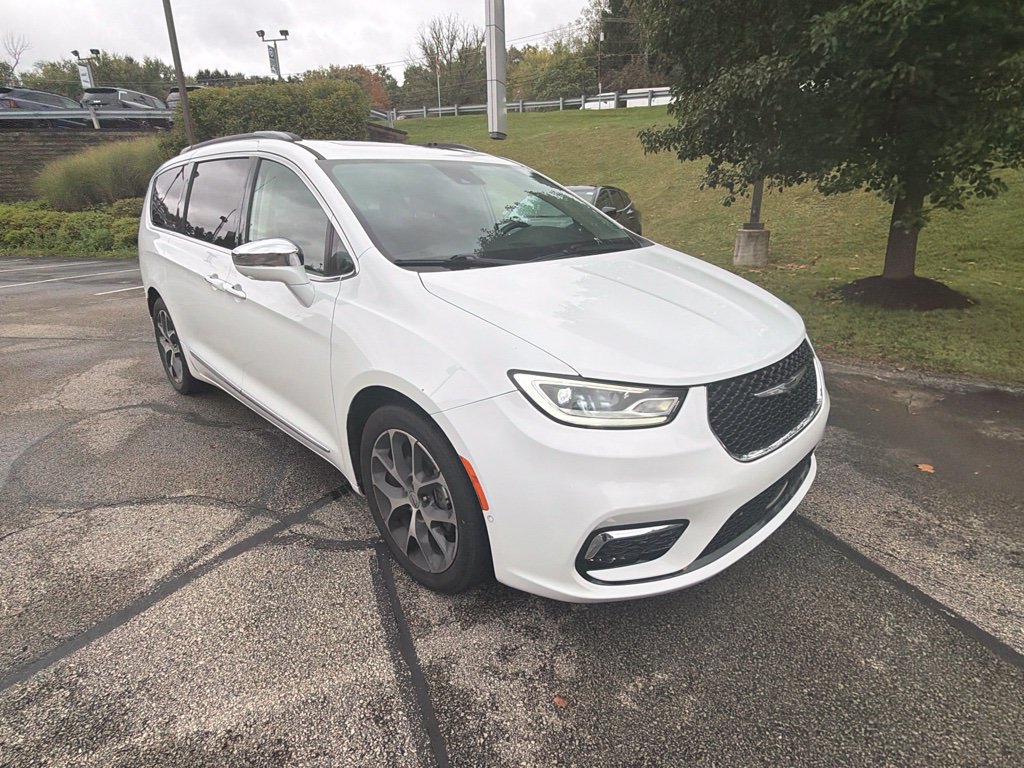 Used 2022 Chrysler Pacifica Limited FWD image 1